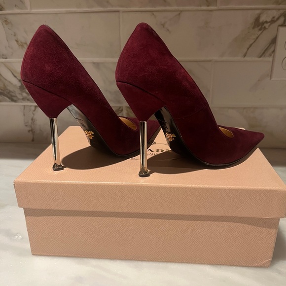 Authentic PRADA Burgundy Suede Heels EU38 (7.5 US) Preloved.Box/bag included - Picture 2 of 7